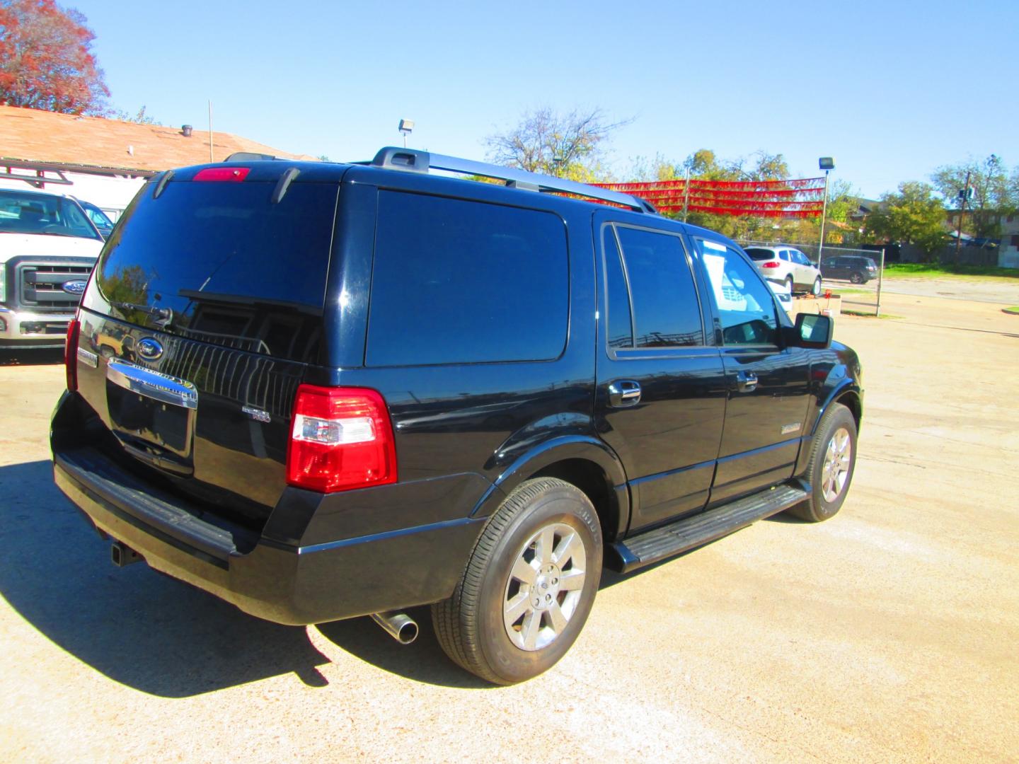 2007 BLACK Ford Expedition Limited 4WD (1FMFU20547L) with an 5.4L V8 SOHC 16V engine, 6-Speed Automatic Overdrive transmission, located at 1815 NE 28th St., Fort Worth, TX, 76106, (817) 625-6251, 32.795582, -97.333069 - Photo#4